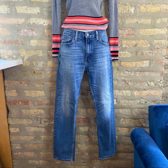 LEVI STRAUSS ~ Medium Wash Mid Rise Classic Jeans - Picture 2 of 4